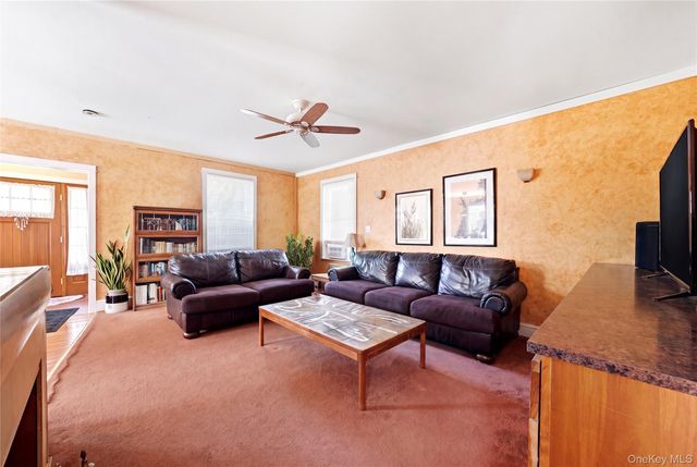 100 Elm Street, Islip, NY 11751