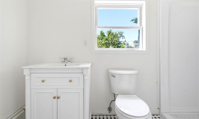 100 Elm Street, Islip, NY 11751