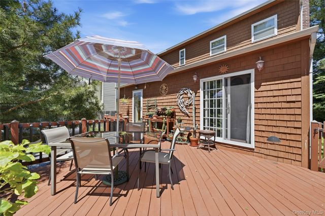 100 Elm Street, Islip, NY 11751