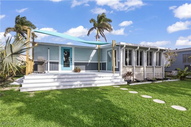 7150 Cobiac DR, St James City, FL 33956