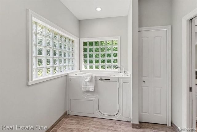 1755 Gray Twig Lane, Milford, MI 48381