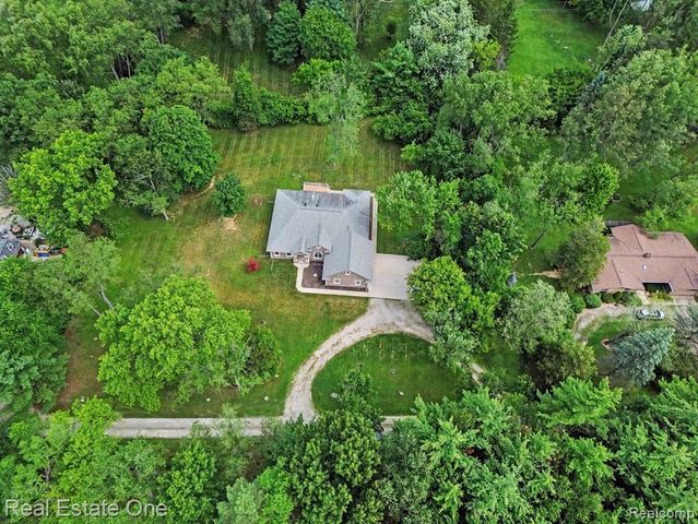 1755 Gray Twig Lane, Milford, MI 48381