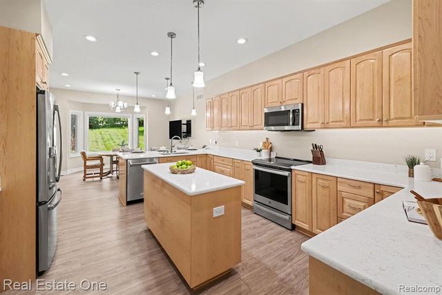 1755 Gray Twig Lane, Milford, MI 48381