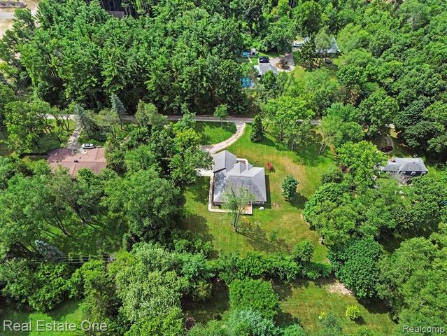 1755 Gray Twig Lane, Milford, MI 48381
