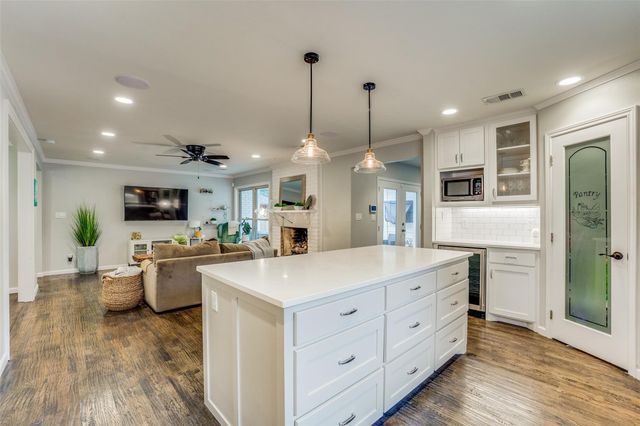 6711 Kingsbury Drive, Dallas, TX 75231