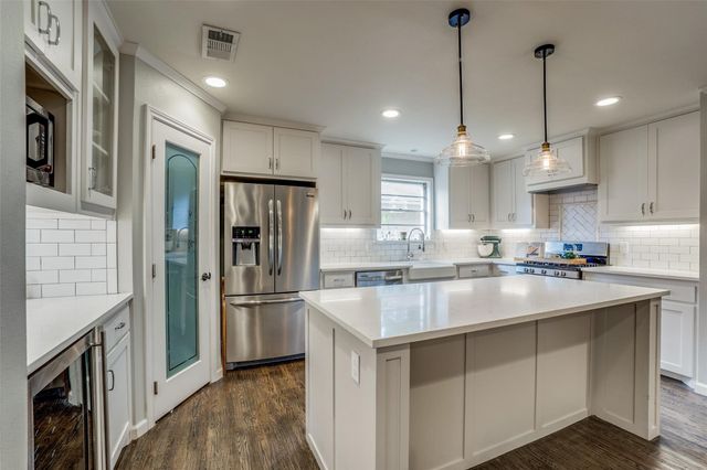 6711 Kingsbury Drive, Dallas, TX 75231