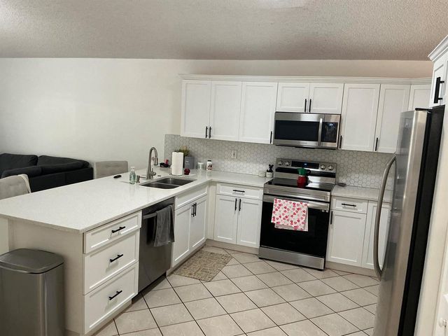 8229 White Rock Circle, Boynton Beach, FL 33436