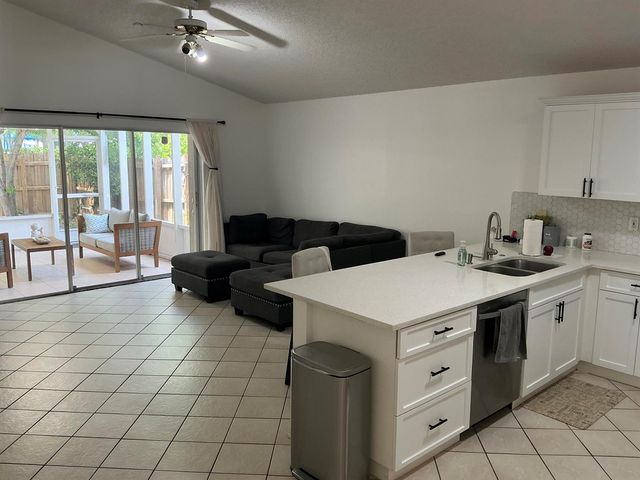 8229 White Rock Circle, Boynton Beach, FL 33436