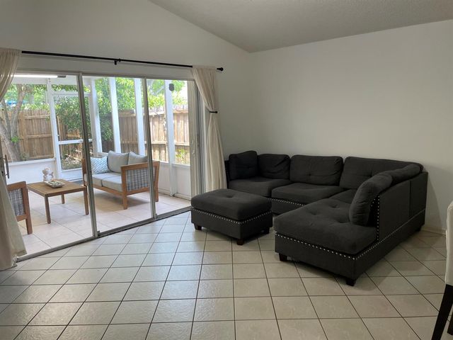 8229 White Rock Circle, Boynton Beach, FL 33436