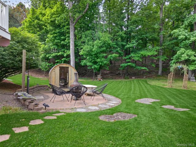 86 Long Vista Lane, Chester, NY 10918