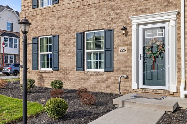 226 Amon St, Cranberry Twp, PA 16066