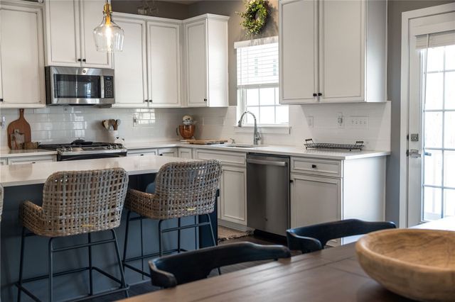 226 Amon St, Cranberry Twp, PA 16066