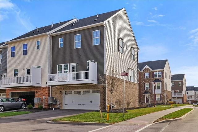 226 Amon St, Cranberry Twp, PA 16066