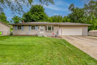 9150 Maplewood Drive, White Lake Charter Township, MI 48386