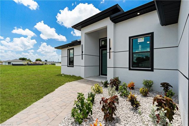 216 NW 10th TER, Cape Coral, FL 33993