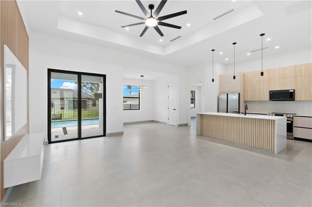 216 NW 10th TER, Cape Coral, FL 33993