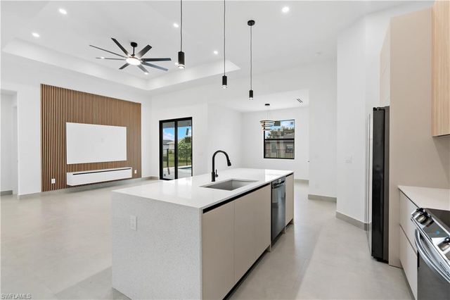 216 NW 10th TER, Cape Coral, FL 33993