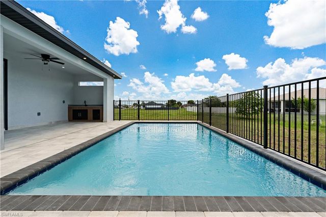 216 NW 10th TER, Cape Coral, FL 33993