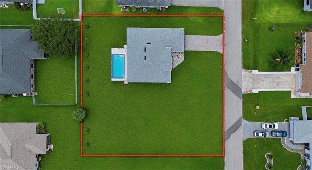 216 NW 10th TER, Cape Coral, FL 33993