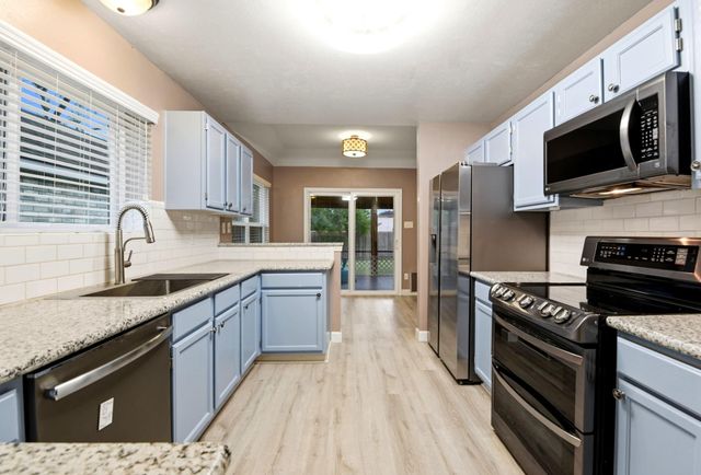 2622 S Peach Hollow Circle, Pearland, TX 77584