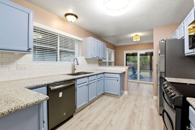 2622 S Peach Hollow Circle, Pearland, TX 77584
