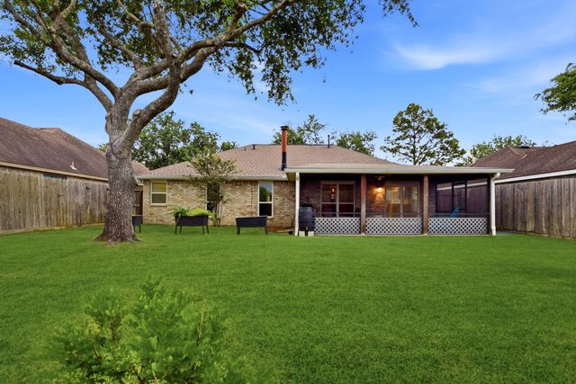 2622 S Peach Hollow Circle, Pearland, TX 77584