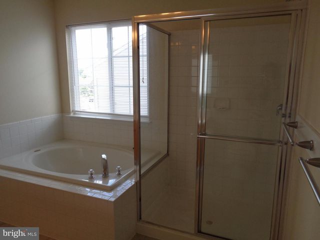 8 FOGGY FIELD LN, Fredericksburg, VA 22406