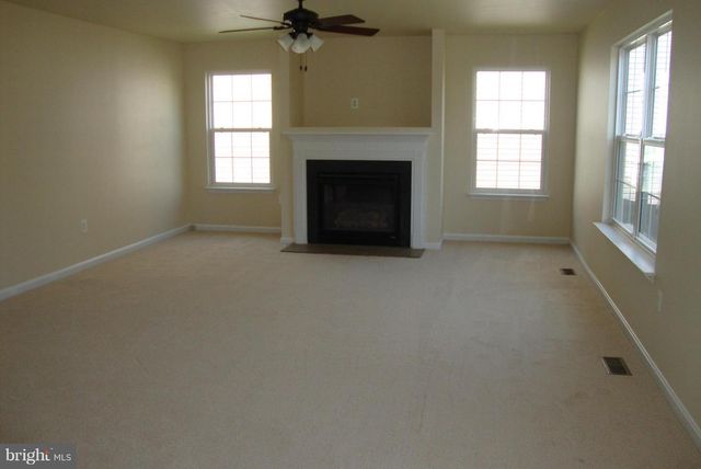 8 FOGGY FIELD LN, Fredericksburg, VA 22406