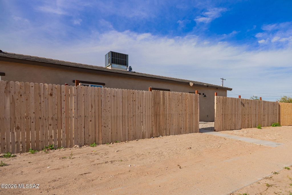 1304 S 5th Avenue, Tucson, AZ 85713