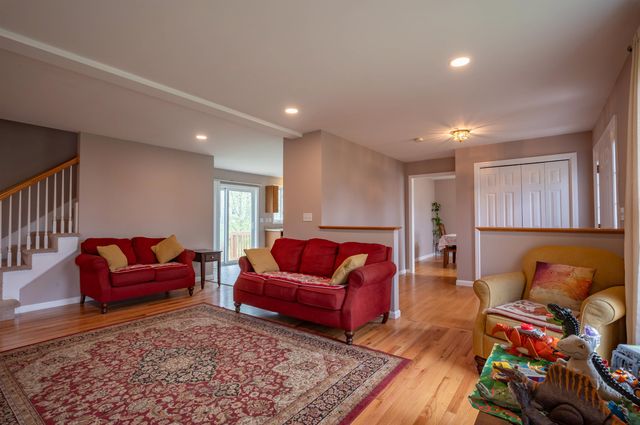 23 Normandy Way, Nashua, NH 03063