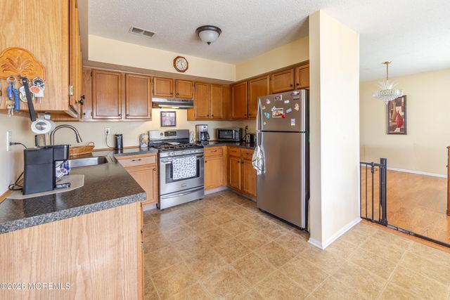 211 Down Hill Run, Toms River, NJ 08755