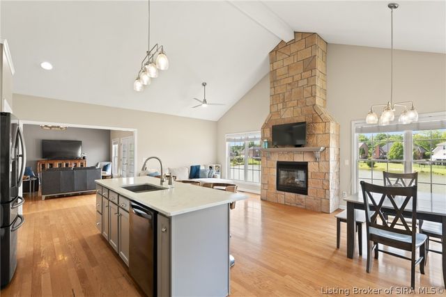 3104 Island Court, Jeffersonville, IN 47130