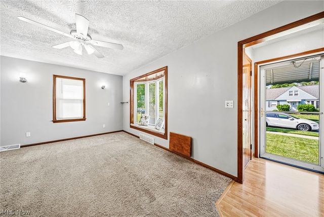 285 E 327th, Willowick, OH 44095