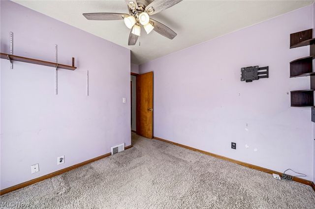 285 E 327th, Willowick, OH 44095