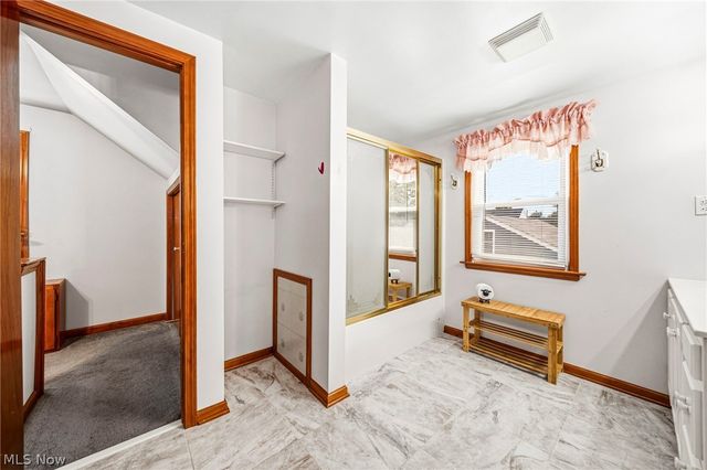 285 E 327th, Willowick, OH 44095