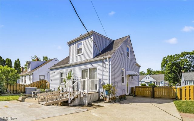 285 E 327th, Willowick, OH 44095