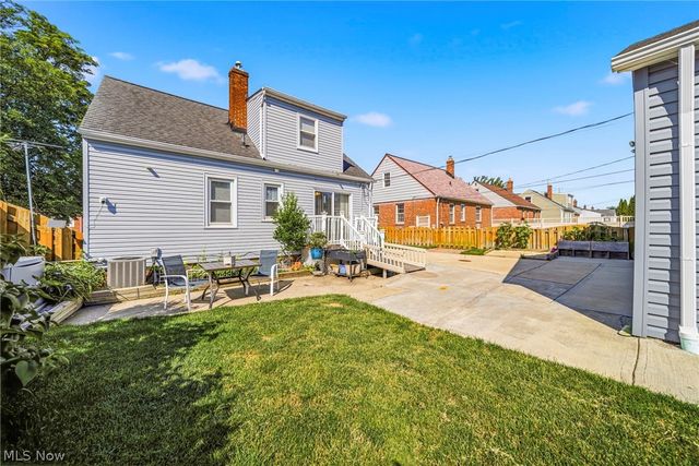 285 E 327th, Willowick, OH 44095
