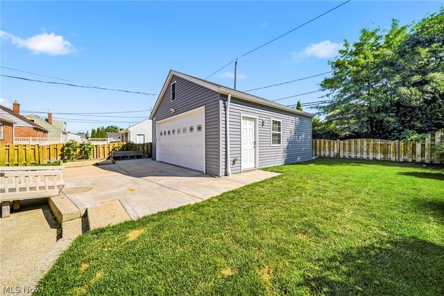 285 E 327th, Willowick, OH 44095