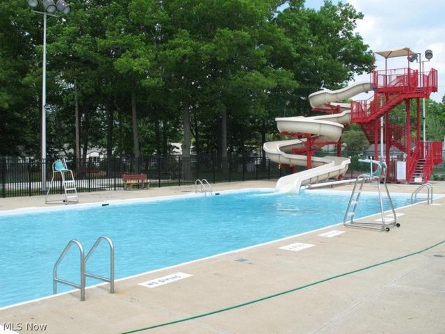 285 E 327th, Willowick, OH 44095