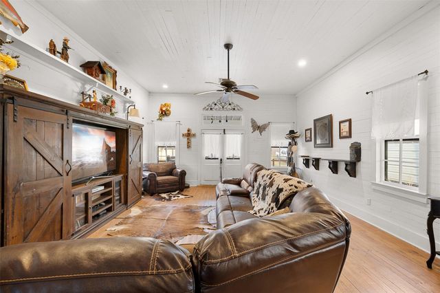 836 Pecan Street, New Ulm, TX 78950