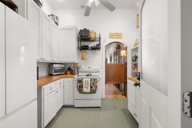 836 Pecan Street, New Ulm, TX 78950