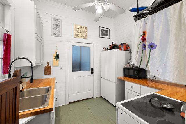 836 Pecan Street, New Ulm, TX 78950