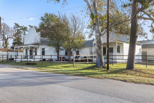 836 Pecan Street, New Ulm, TX 78950