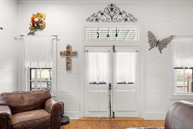 836 Pecan Street, New Ulm, TX 78950