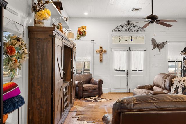 836 Pecan Street, New Ulm, TX 78950