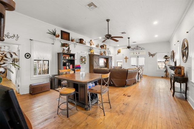 836 Pecan Street, New Ulm, TX 78950