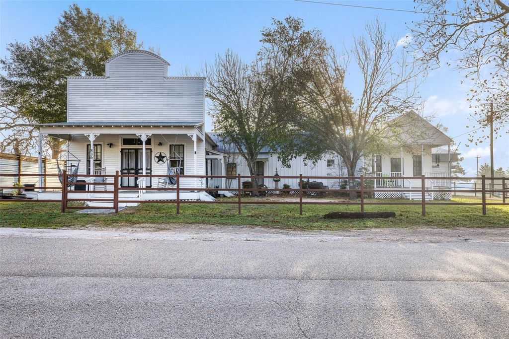 836 Pecan Street, New Ulm, TX 78950