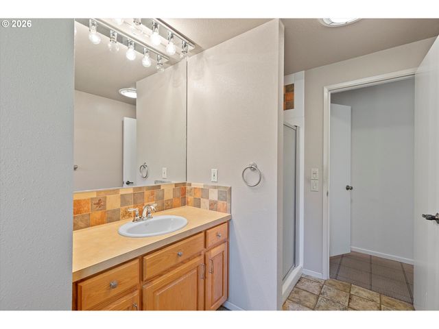 4611 Se LA COUR Ct, Milwaukie, OR 97267