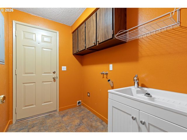 4611 Se LA COUR Ct, Milwaukie, OR 97267