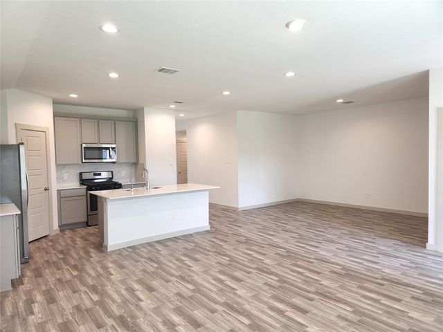 7738 Robert Lane, Rosharon, TX 77583